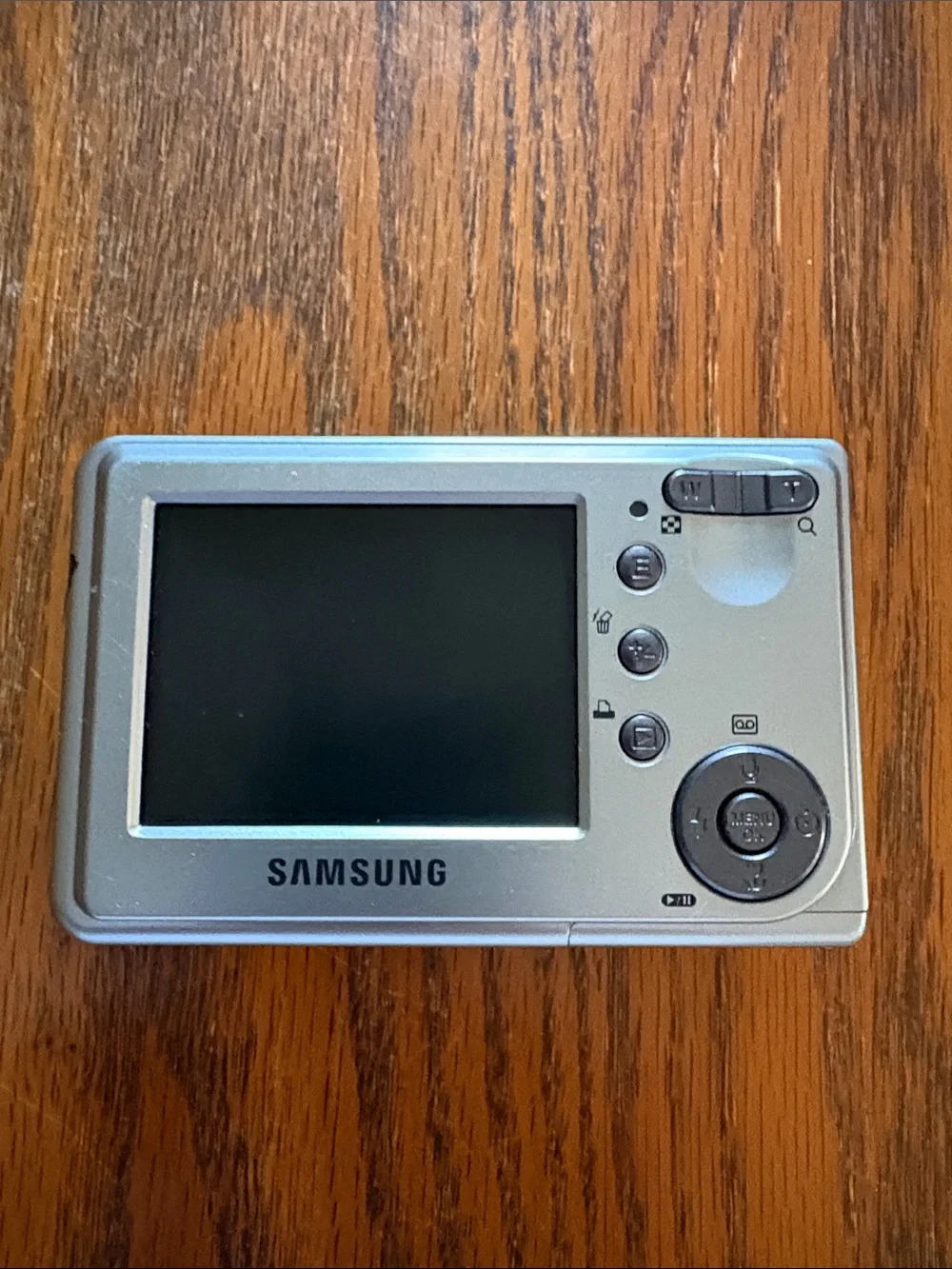 Samsung Digimax D53 5MP Silver Digital Camera Silver Tested Works with Case